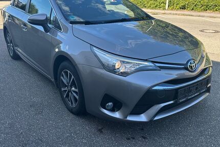 Toyota Avensis 147.000 km 12.799 &euro; Möglingen/Ludwigsburg 71696