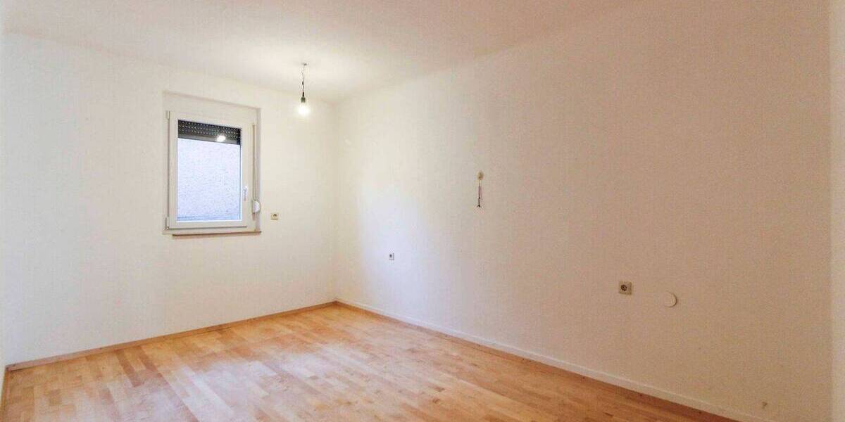 Doppelhaushälfte Erligheim - 9 Zimmer, 151 m&sup2;, 375.000&euro; | Angebot:26028535