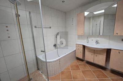 EXKLUSIVES WOHNEN IN ERHÖHTER AUSSICHTSLAGE - Einfamilienhaus Leingarten | Angebot:26438174