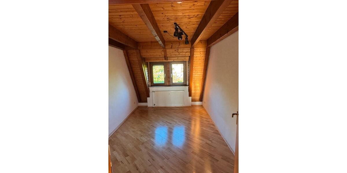 Dachgeschoßwohnung Fellbach - 4 Zimmer, 96 m&sup2;, 1.400&euro; | Angebot:26386662