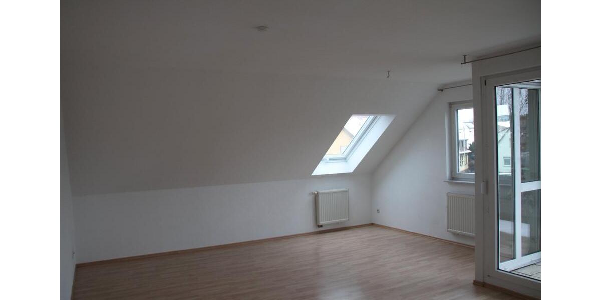 Dachgeschoßwohnung Brackenheim - 4.5 Zimmer, 97 m&sup2;, 1.150&euro; | Angebot:27580019