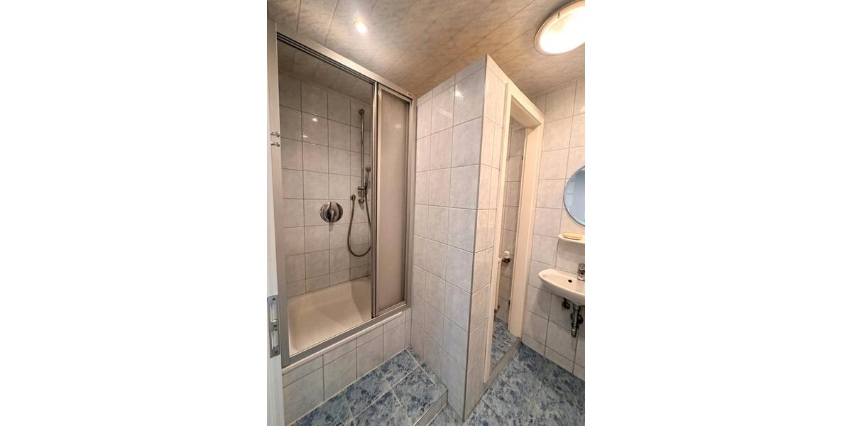 Mehrfamilienhaus, Wohnhaus Stuttgart Mühlhausen - 8 Zimmer, 209 m&sup2;, 585.000&euro; | Angebot:27533807