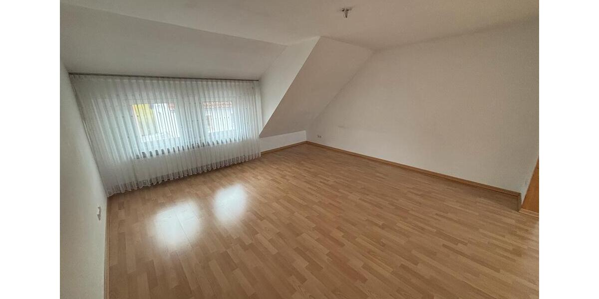Dachgeschoßwohnung Deizisau - 3.5 Zimmer, 90 m&sup2;, 1.200&euro; | Angebot:25923476