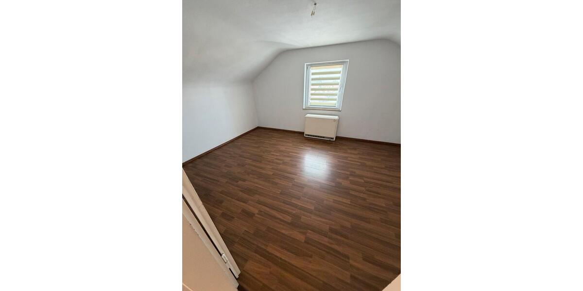 Dachgeschoßwohnung Winnenden - 3 Zimmer, 65 m&sup2;, 920&euro; | Angebot:27535615