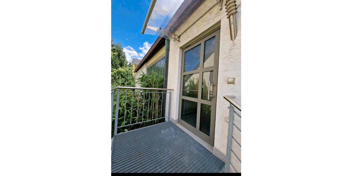 Etagenwohnung Ludwigsburg - 3 Zimmer, 104 m&sup2;, 1.350&euro; | Angebot:25939148