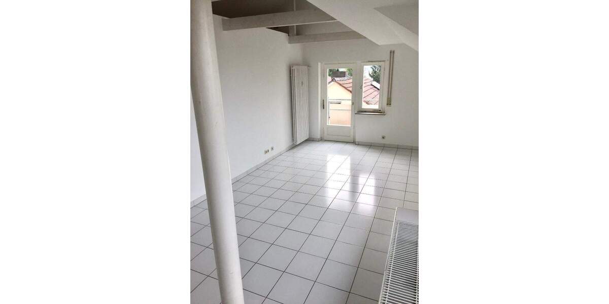 Etagenwohnung Böblingen - 3 Zimmer, 95 m&sup2;, 2.100&euro; | Angebot:25737012