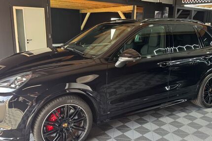 Porsche Cayenne 6.677 km 67.500 &euro; Korb 71404