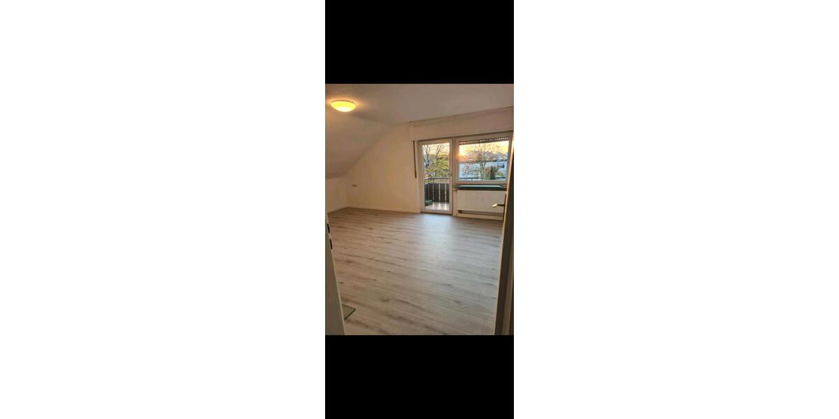Dachgeschoßwohnung Asperg - 3 Zimmer, 75 m&sup2;, 1.100&euro; | Angebot:27544679