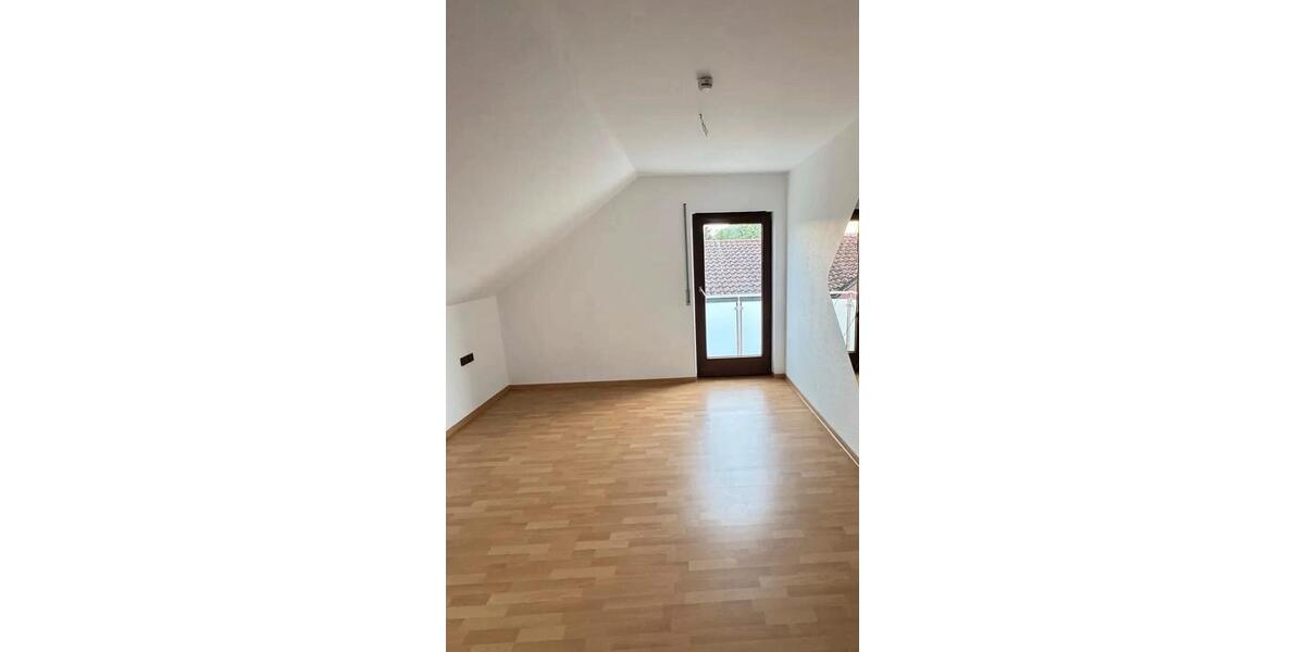 Dachgeschoßwohnung Schorndorf - 3.5 Zimmer, 100 m&sup2;, 1.100&euro; | Angebot:27568184