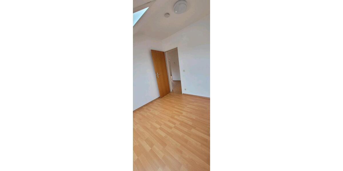 Dachgeschoßwohnung Leonberg - 3 Zimmer, 70 m&sup2;, 800&euro; | Angebot:25892366