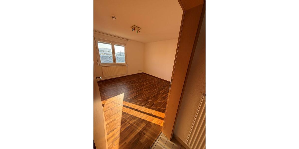 Etagenwohnung Stuttgart Zuffenhausen - 3 Zimmer, 81 m&sup2;, 1.200&euro; | Angebot:25948451