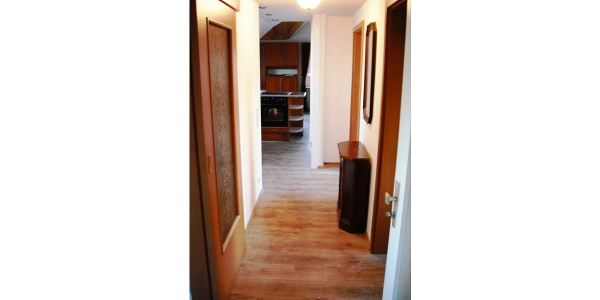 Aussicht, Sonne & Komfort: 2½‑Zi. DG‑Wohnung in gehobener Ausstattung - Wallbox‑Vorbereitung - Dachgeschoßwohnung Schönaich | Angebot:26945980