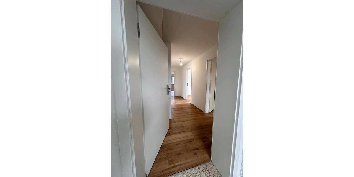 Dachgeschoßwohnung Markgröningen - 2.5 Zimmer, 80 m&sup2;, 1.375&euro; | Angebot:25267862