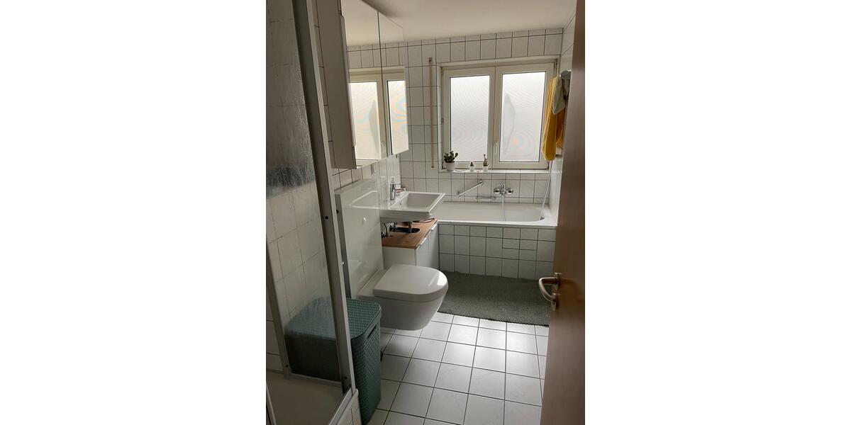 Etagenwohnung Ditzingen - 2.5 Zimmer, 82 m&sup2;, 1.685&euro; | Angebot:26023212