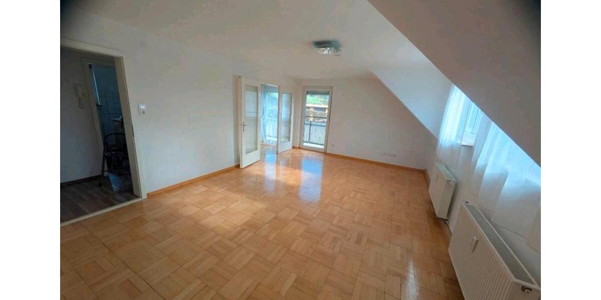 Dachgeschoßwohnung Sachsenheim - 3 Zimmer, 68 m&sup2;, 680&euro; | Angebot:26216342