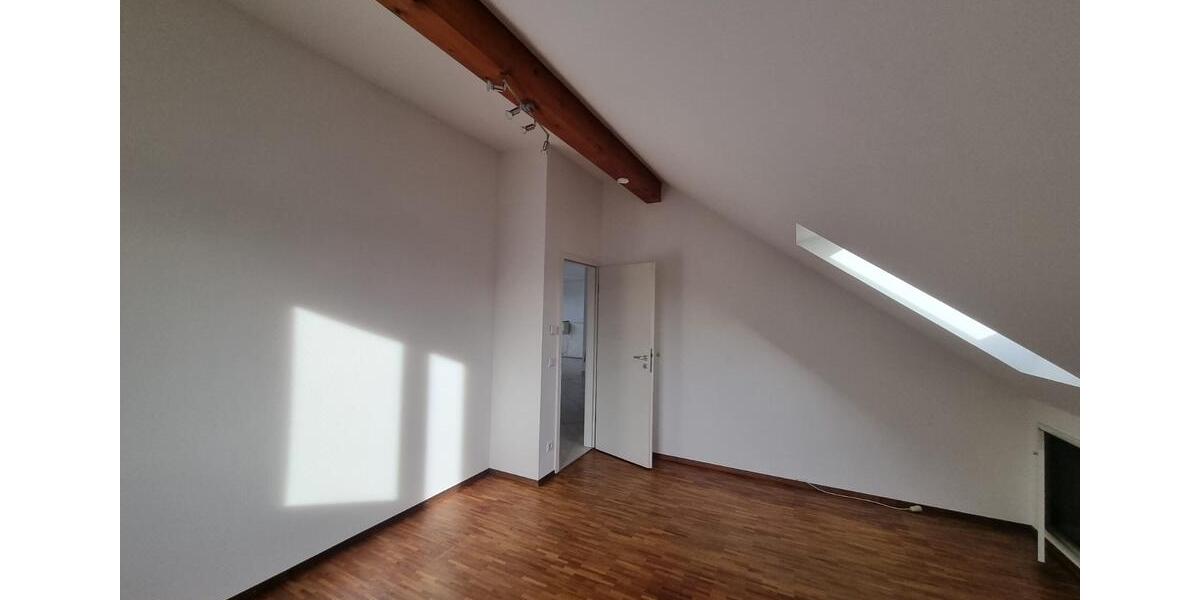 Dachgeschoßwohnung Denkendorf - 3.5 Zimmer, 95 m&sup2;, 1.320&euro; | Angebot:27587633